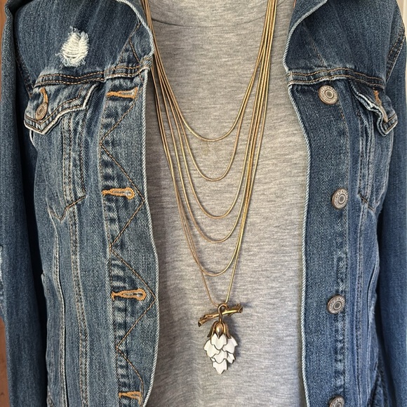 Trifari Brooch/Pendant with Molded Glass Leaves - Picture 7 of 8